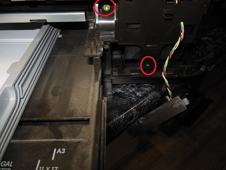 выкручиваем винты верхней крышки