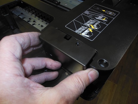 снимаем правую верхнюю крышку 7610