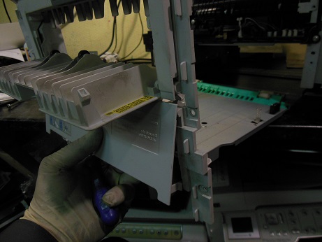 снимаем заднюю крышку