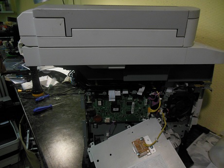 снимаем защитную крышку форматера