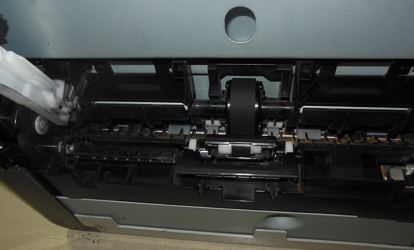 принтер не берет бумагу, замена роликов захвата и отделения CM1312