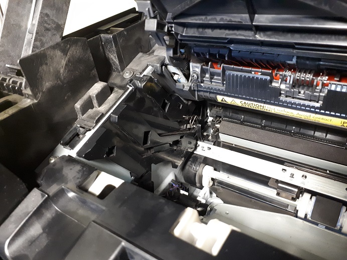 принтер HP LJ Pro M1132 MFP печатает чистые листы