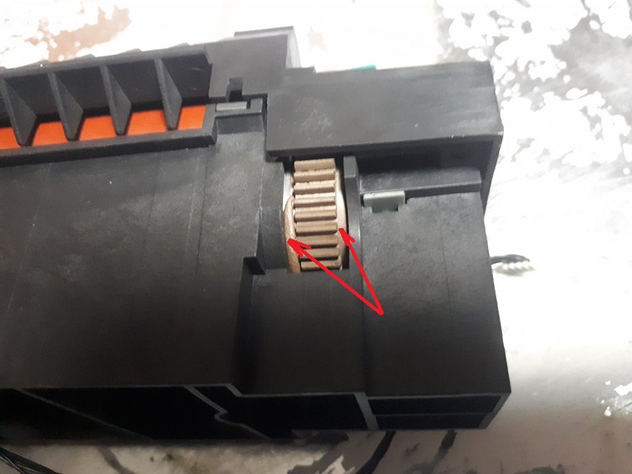 печка принтера, которую расплавил таракан-камикадзе