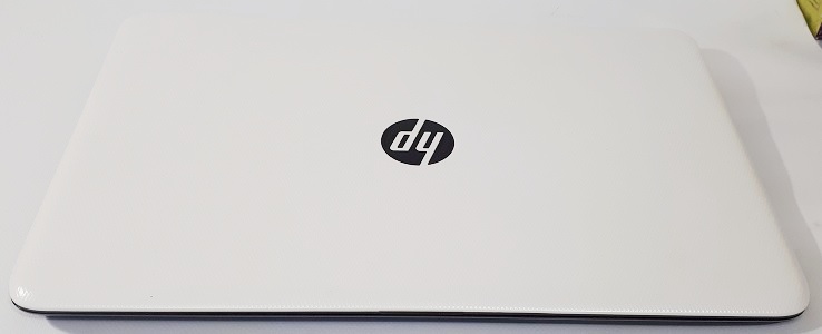 Ноутбук HP 15-ac140ur БУ вид сверху