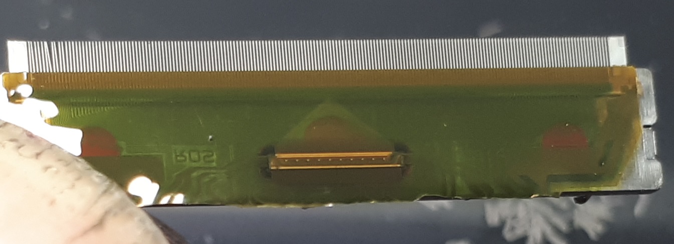 Пъезоэлементы со шлейфом и микросхемой - устройство головки Epson FA0400.