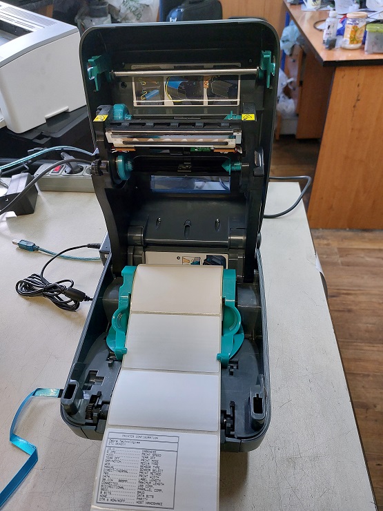Принтер Zebra GK420t гонит бумагу
